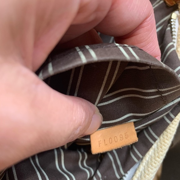 Louis Vuitton Antigua Caba PM - Picture 12 of 14